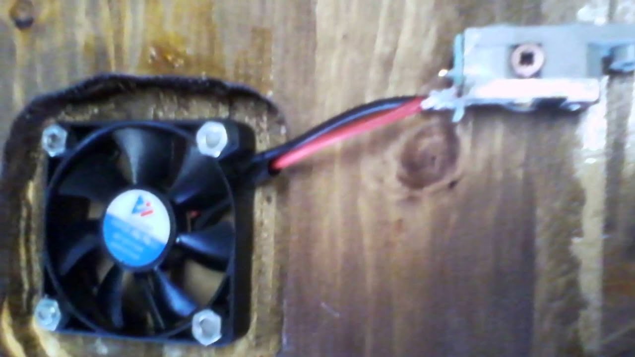 Costruire ventilazione per pc su tavola a scomparsa per scrivania