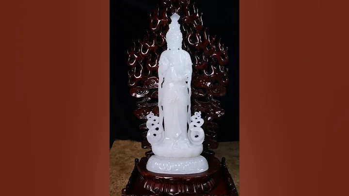 收藏級和田玉羊脂白凈瓶觀音擺件，瑩潤潔白，溫和細膩，脂潤無敵，沉靜祥和，手持凈瓶，端莊秀美，雙目微合，端坐蓮台，端莊大氣，聖光冉冉#和田玉#shorts 尺寸330*127*66.4mm重2000克 - 天天要聞