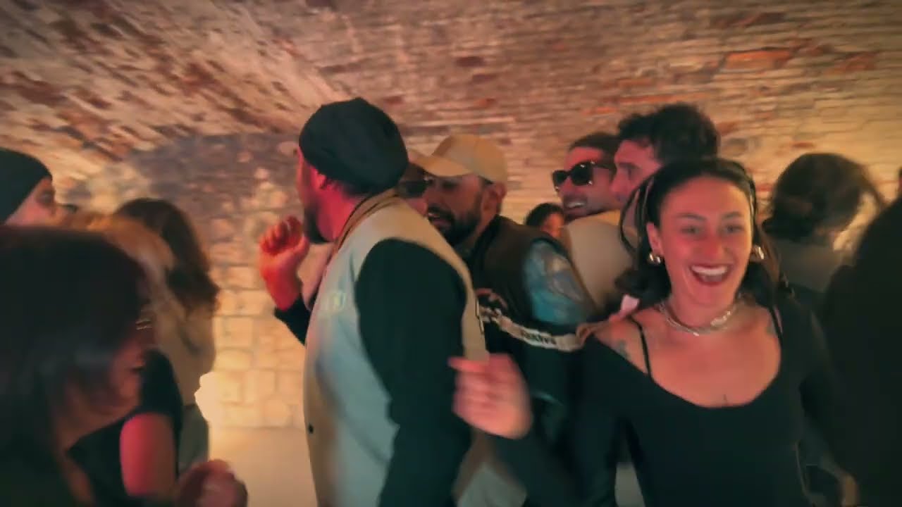 Guarda 21 GRAMMI-Siberia-(Official video) su YouTube Guarda 21 GRAMMI-Siberia-(Official video) su YouTube