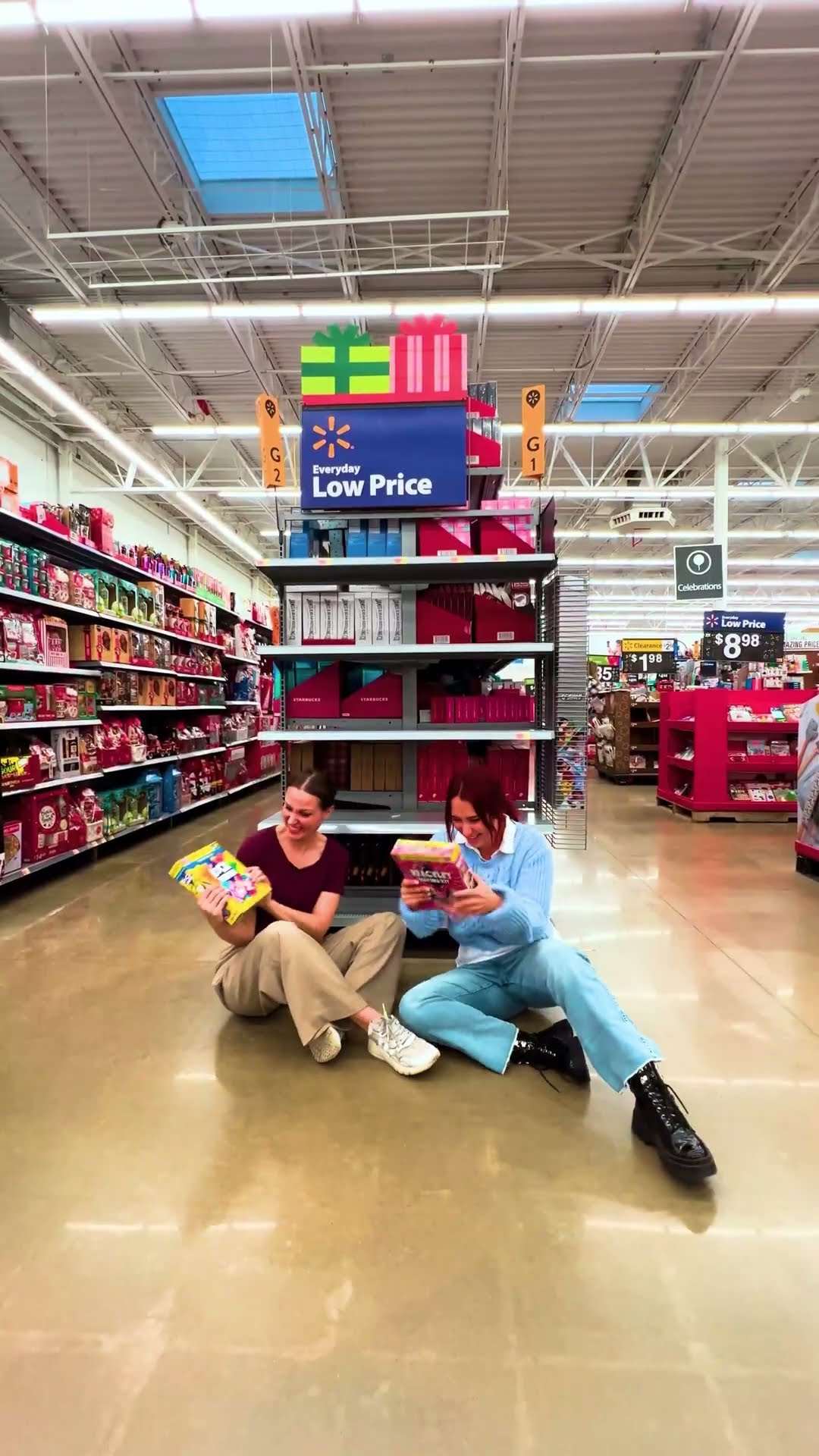 Walmart DIY Race: Who'll Grab the Last Kit? ?‍♀️ #5MinuteCraftsWalmart #5mckits
