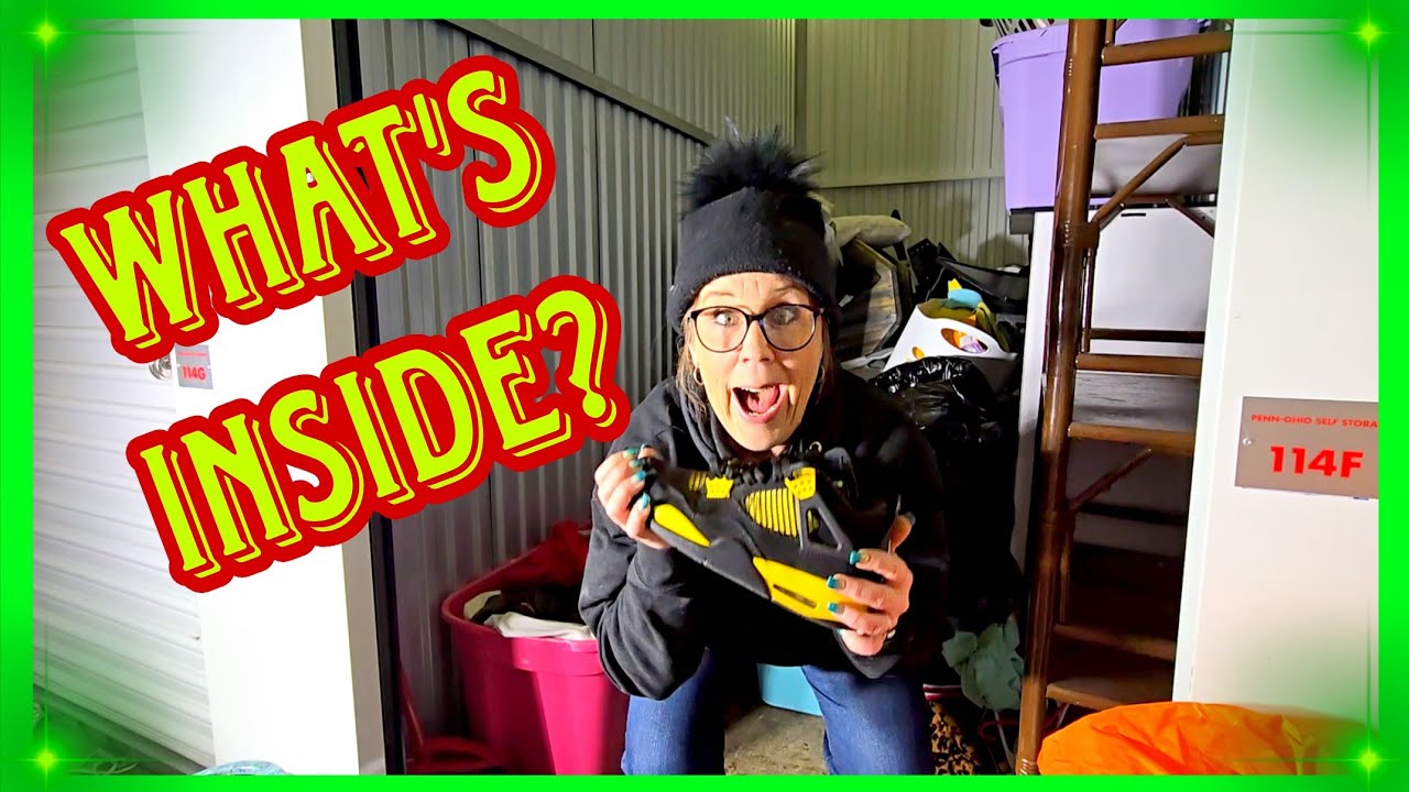 Bought An Abandoned Storage Close to Home & Indoors IT'S COLD! 