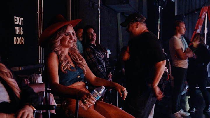 Lainey Wilson – Hang Tight Honey (Behind The Scenes)