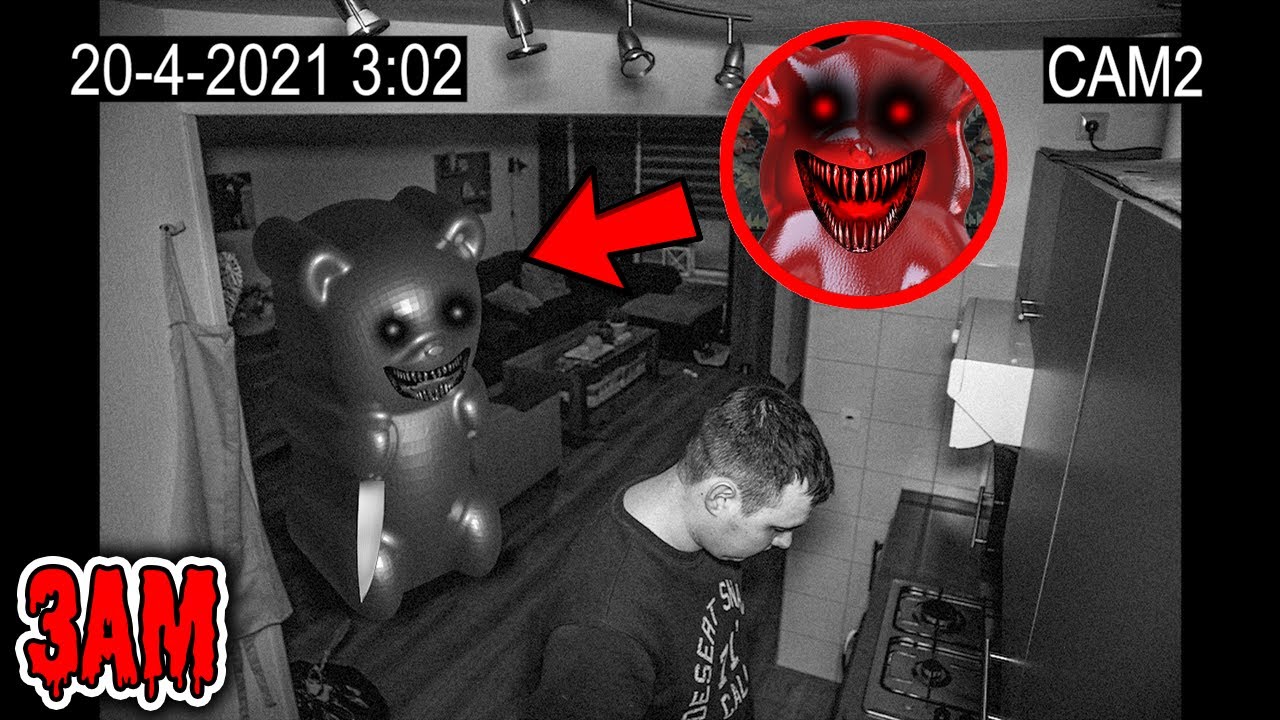 Eet NOOIT een GUMMY BEER om 3 UUR 'S NACHTS..! *REUZE GUMMY BEER IS IN MIJN HUIS op SECURITY CAM!*