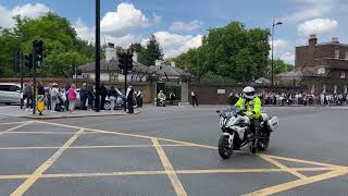 Queen’s motorcade leaves Buckingham Palace after Platinum Jubilee fly past, and returns to Windsor.