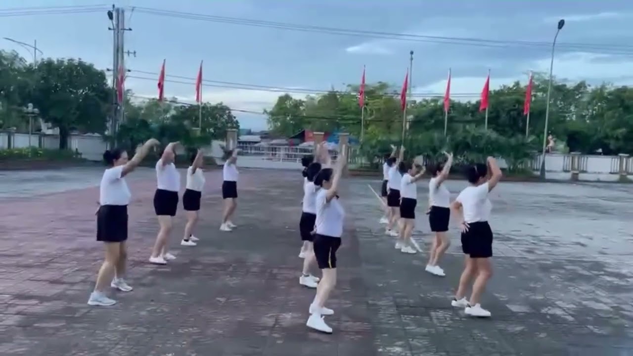 Hưởng ứng ngày 20/10 của Nhóm Thể Dục Sáng kp 1 + kp 5