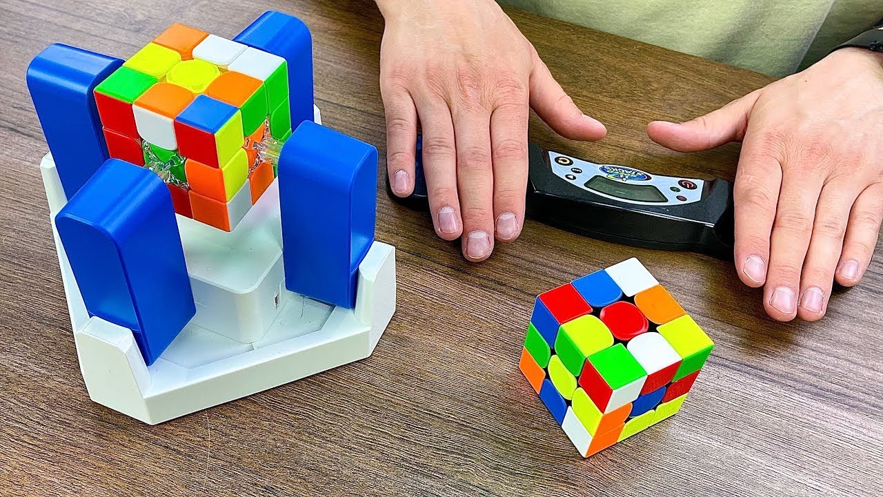 Найти игру разбери кубик. Робот спидкубер. Кубик Рубика робот. Робот собирает кубик Рубика. Робот сборщик кубика Рубика.