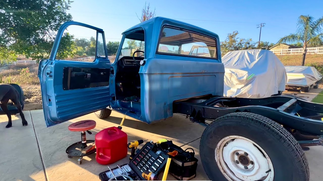 71 Dodge D100 HEMI Swap - Day 4 - YouTube