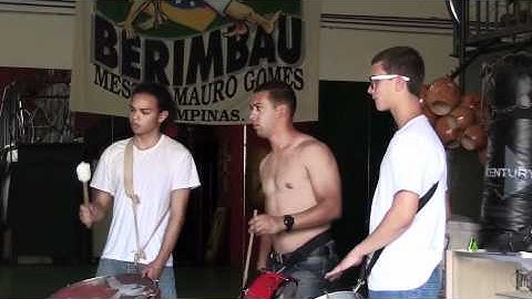 Samba e Capoeira Show, Capoeira Berimbau