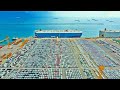 كيف يمكن لهذه السفينة الضخمة أن تنقل ملايين السيارات عبر البحر؟