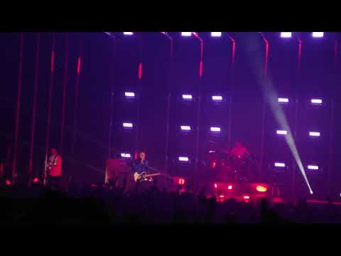 5 Seconds Of Summer - Youngblood (live @ Eventim Apollo, London, UK)