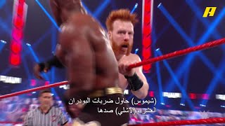 لاشلي يرفع شيموس ويرميه خارج الحلبة