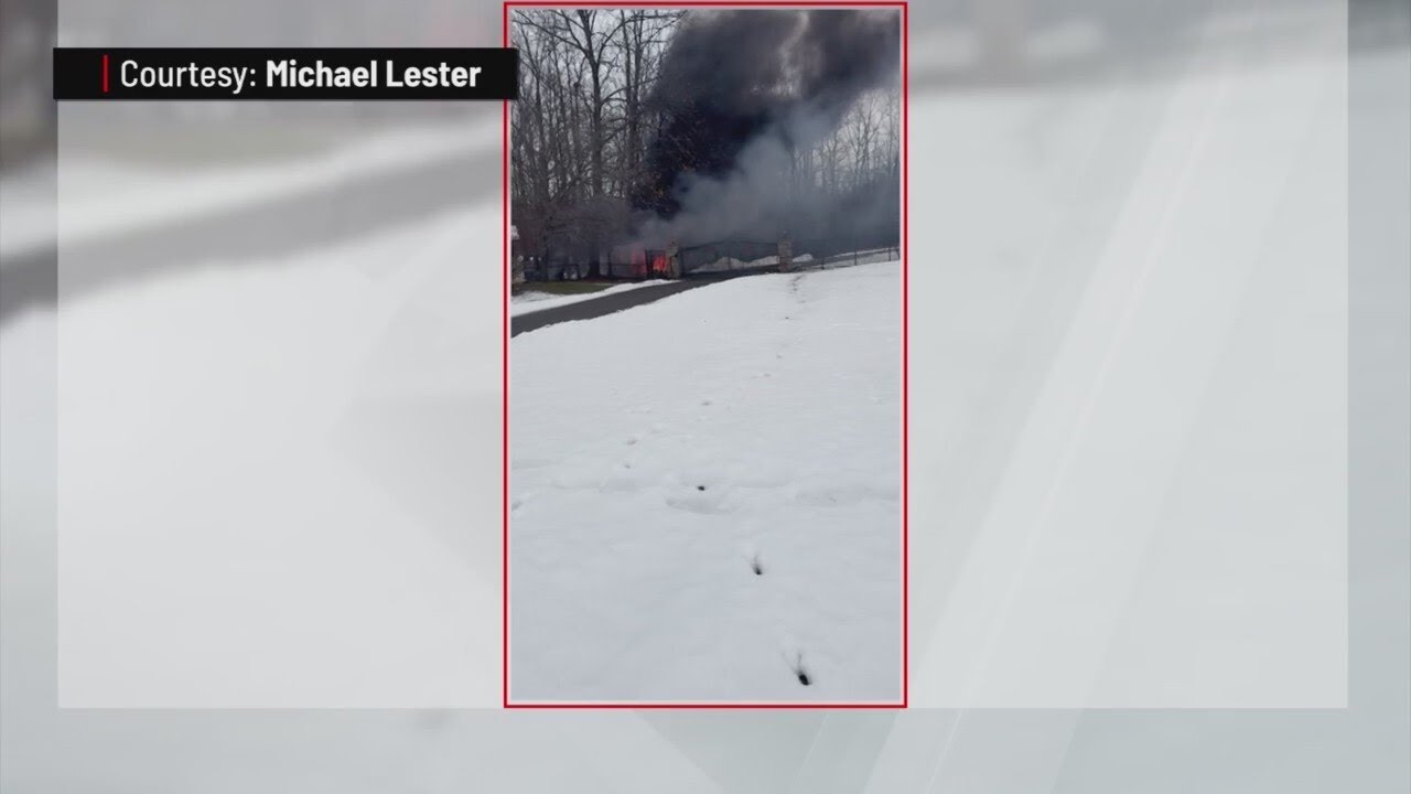 Neighbor recounts Town of Aurora plane crash aftermath - YouTube