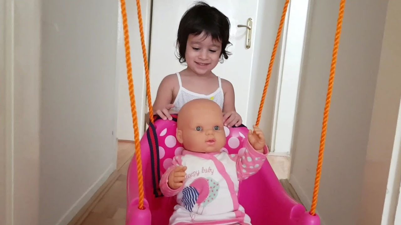 İlayda Koca Bebeğine Bakıyor. Bebek Bakma Oyunu İlayda Koca Bebeğine Bakıyor. Bebek Bakma Oyunu
