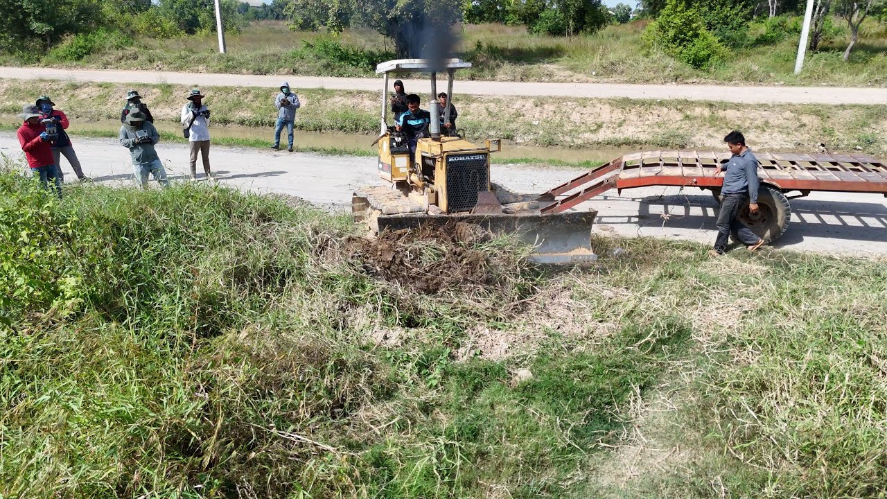 Just New Project!! Dump Trucks and KOMATSU D20P Dozer Powerfully Filling Soil on Flooded Land