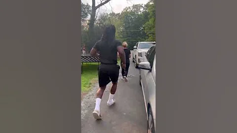 Stranger slaps Moms cheeks and Dad does this…🤬 #shorts