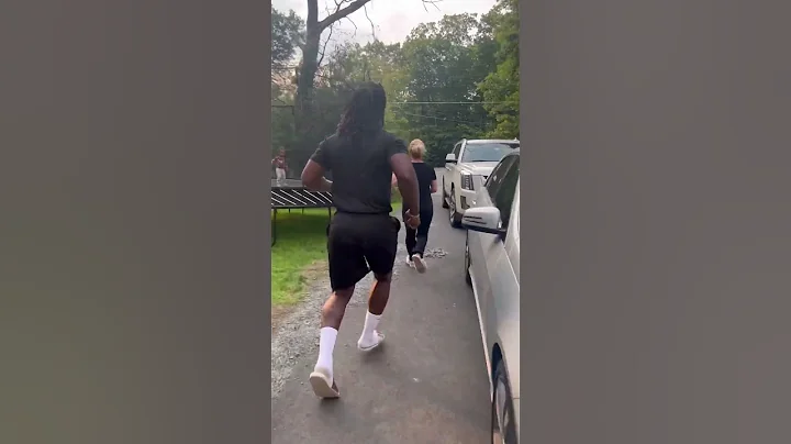 Stranger slaps Moms cheeks and Dad does this…🤬 #shorts