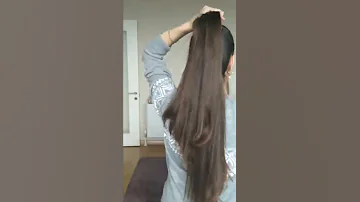 تسريحه ذيل الحصان مع كثافة للشعر 