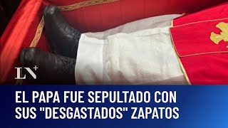 Thumbnail for Francisco fue sepultado con sus "desgastados" zapatos