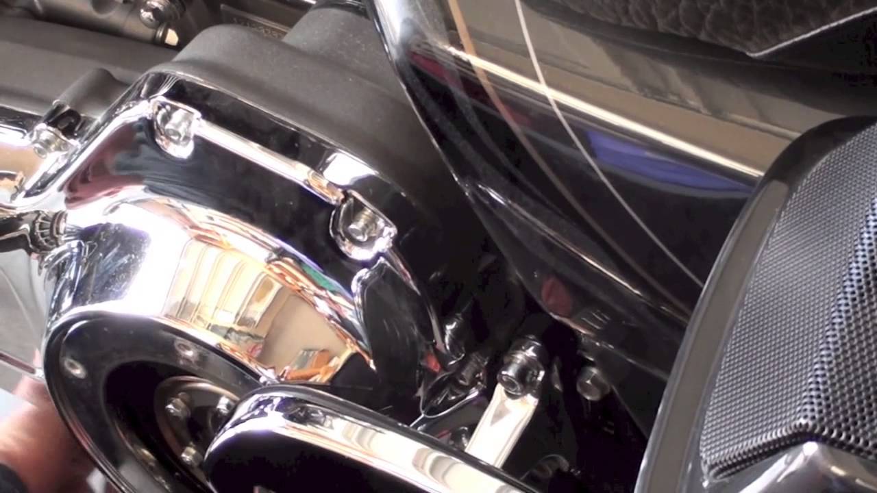 What are the steps in changing the oil on a Harley-Davidson?