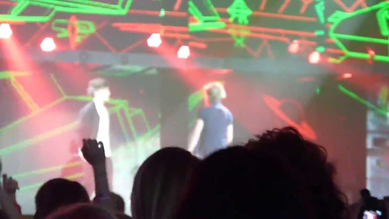 One Direction - Kiss You Newcastle 10th April 2013 HD