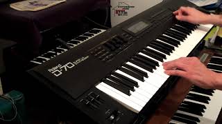 ROLAND D-70 Digital Synthesizer (1990)