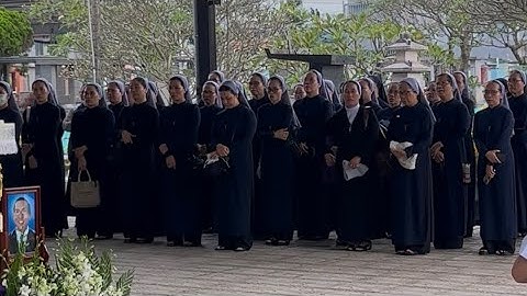 Toàn cảnh cha xứ cử hành nghi thức an táng ông cố Vinh Sơn tại gx Liên Kim Sơn