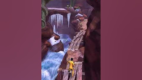 Bruce Lee running in Frozen Shadows - Temple Run 2