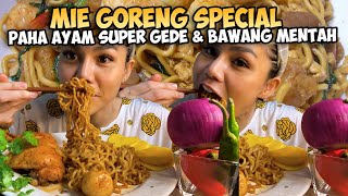 DUT MAKAN MIE GORENG BAWANG MENTAH PAKE AYAM GEDE BANGET GUYS❗❗