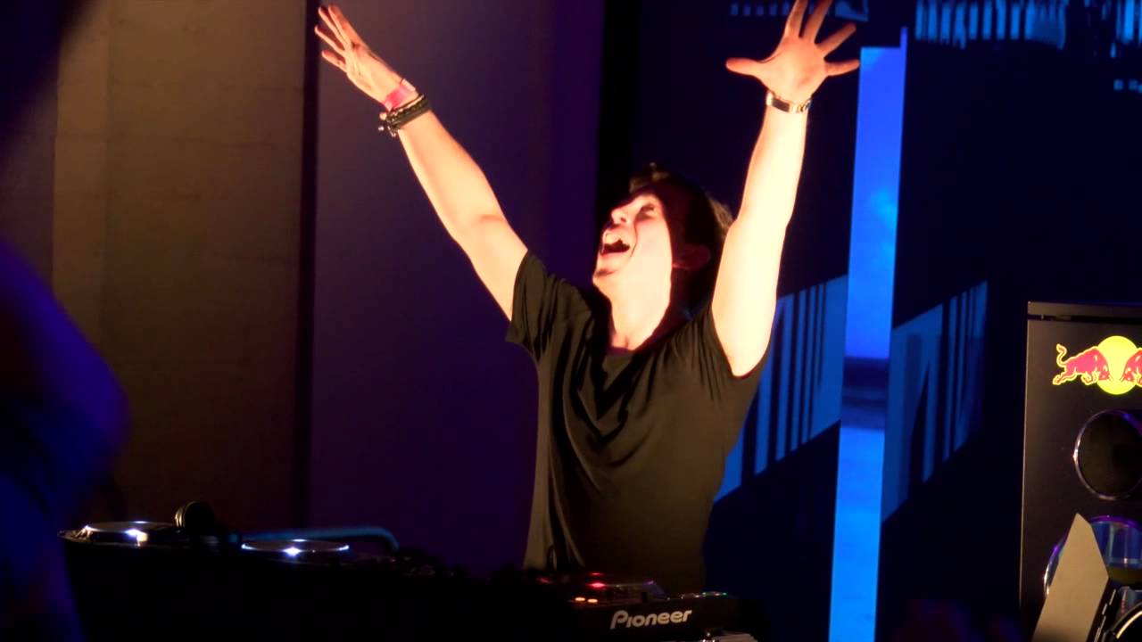 Hardwell Live@ Grote Kerk Breda, Breda draait tegen dwarslaesie 29 april 2014