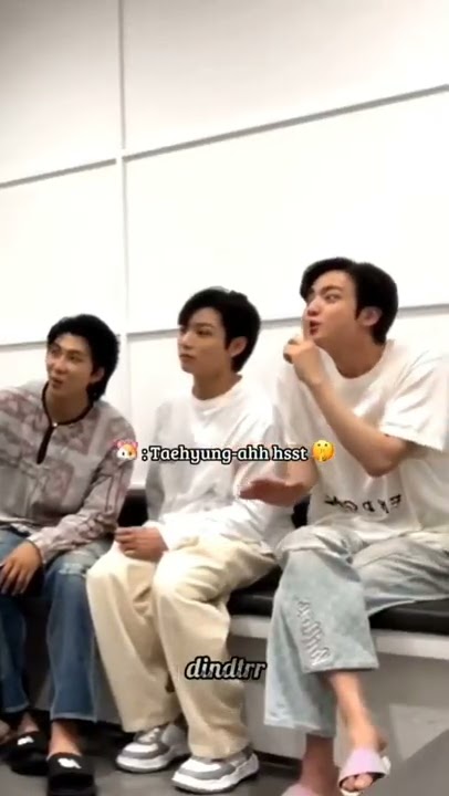 Jin V berantem, di depan Jungkook masih bayi 😭🤣 #bts army #taehyung #jin #jk #rm #suga #jhope #jimin