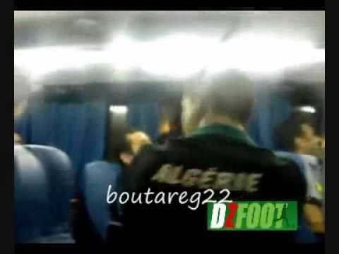 la fete des joueurs dans le bus apres algerie3 cot...