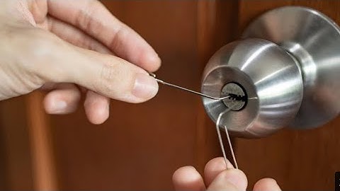 HOW TO PICK A LOCK WITH A PAPER CLIP!! (survival life hack)