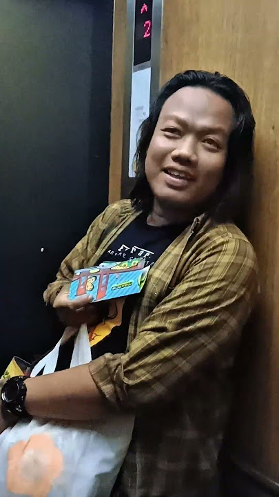 Bintang Layo bulan madu di Maxone Hotel Palembang.