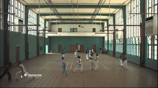 Boxeuse à Maputo - Faut pas rêver au Mozambique (extrait) Boxeuse à Maputo - Faut pas rêver au Mozambique (extrait)