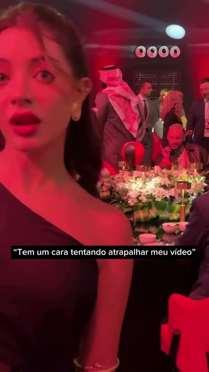 Quando tem um cara tentando aparecer no fundo do meu vídeo… ?? #shorts