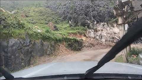 Đến cột cờ Lũng Cú ngày mưa, mây mù kín đường... thử thách tay lái miền xuôi(MỘC TV)