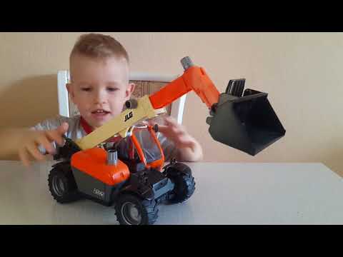 Погрузчик Bruder колесный CAT Telehandler с ковшом (02-141) 1:16 33.5 см/ Обзор