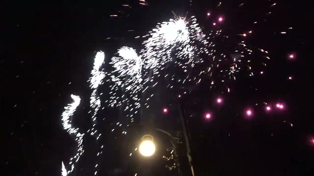 PŮLNOČNÍ OHŇOSTROJ 2026 - PRAHA / VÍTÁNÍ Nového roku na Vltavě