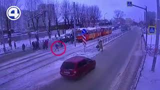 Угодил под колеса на пешеходном переходе. На Урале выросло число ДТП с участием детей | #4канал screenshot 5