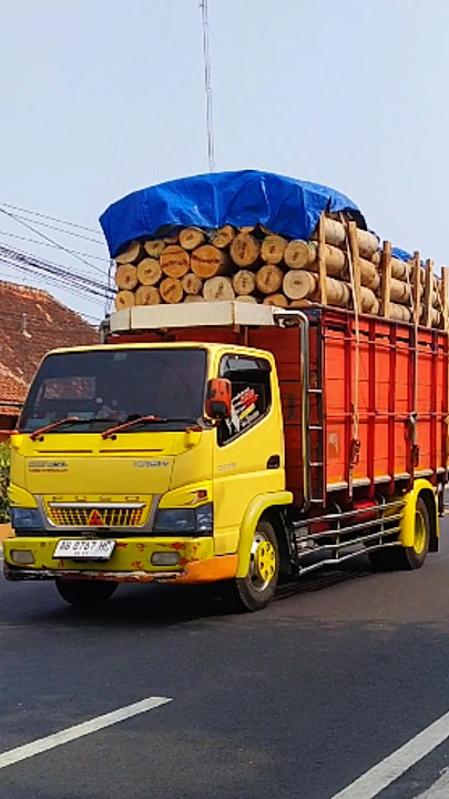 KONVOI TRUK HINO JUMBO VS TRUK OLENG MUATAN PENUH KAYU SANGAT BERAT #shorts #trending #subscribe