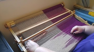 Weaving tip using a boat shuttle