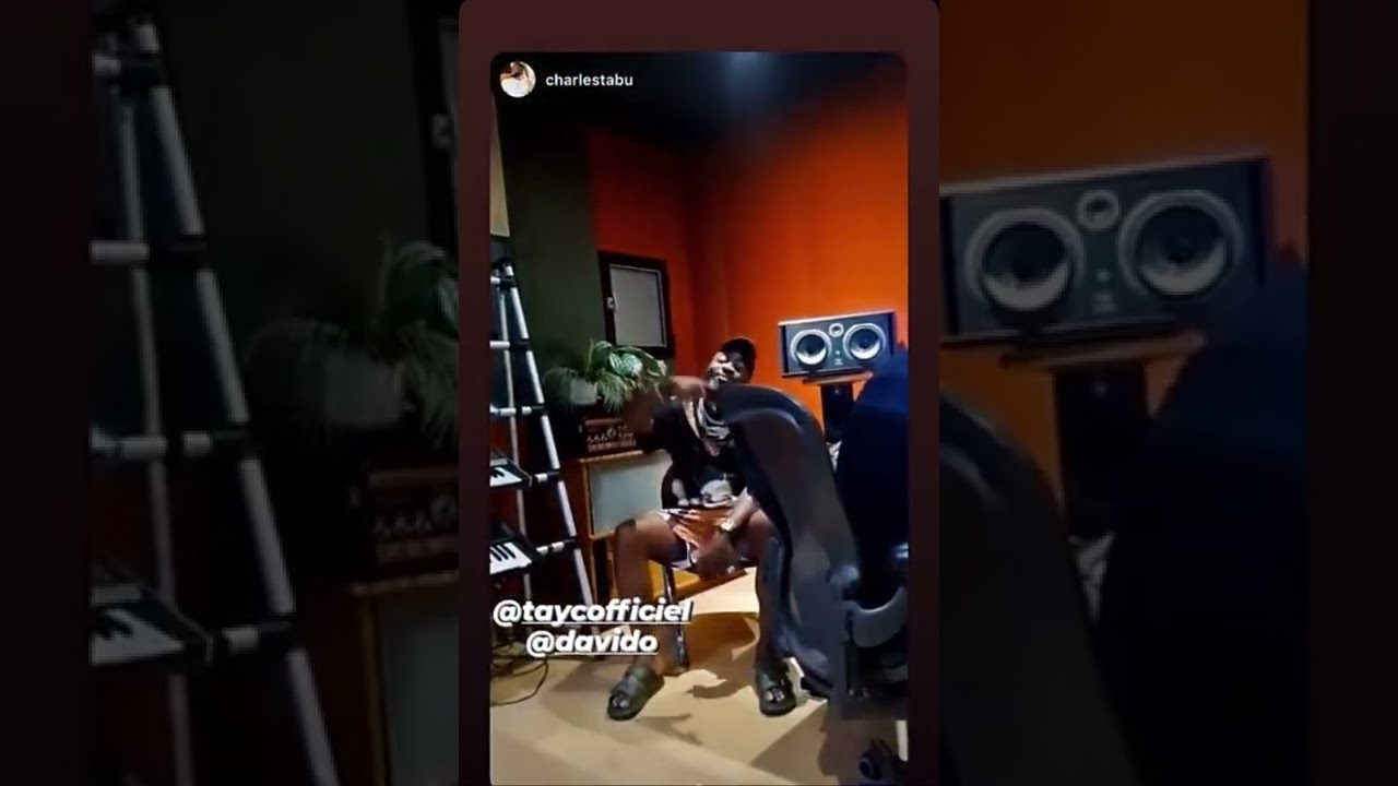 Tayc au studio avec Davido, bientôt disponible 😍. 