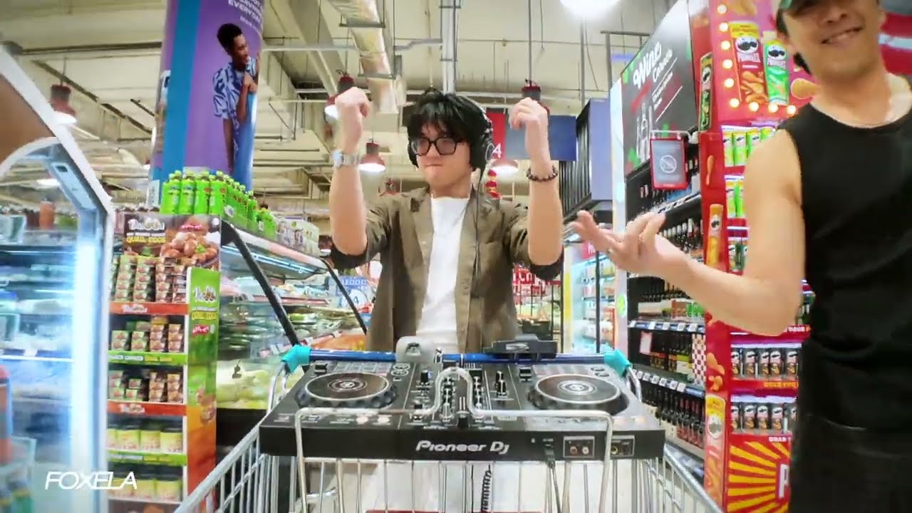 a dj set at the.. grocery store? | house, jersey club, ukg, speed garage | foxela
