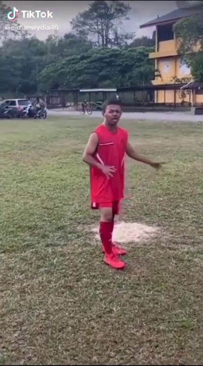 Yoe Parey ambil sepakan penalty