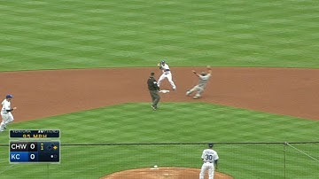 CWS@KC: Moustakas starts double play to end the 1st