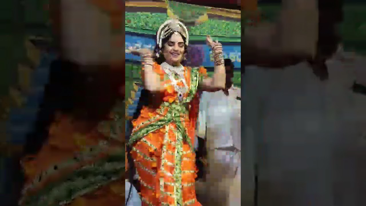 ಪದ್ಮಗಂಧಿಯಾಗಿ ದುಶ್ಯಾಸನನ ಪಯಣ ಎಲ್ಲಿಗೆ ಎಂದು ಕೇಳುತ್ತಿರುವ ವೈಟ್. ಸುಮಾ