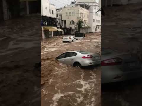 Bodrum'da Sel Suları Girdap Oluşturdu