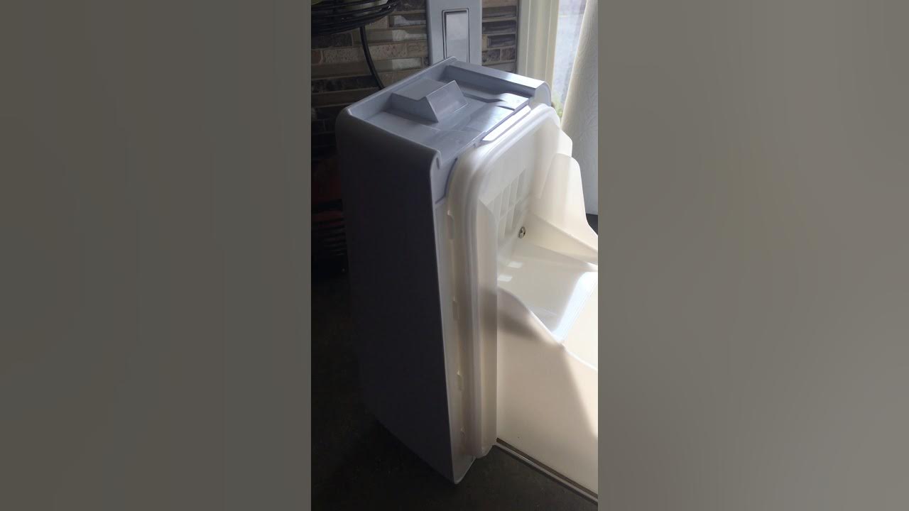 Samsung Refrigerator Ice tray stuck and not working. How to remove