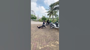 2 tên cướp chém người gục ngã tại chỗ gặp cảnh sát và cái kết buồn #brasil @LongGiang77