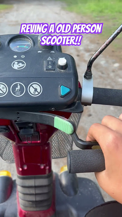 Reving a old person scooter!!